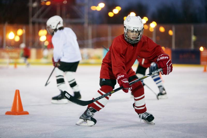 Турнир по хоккею среди детских команд пройдет в ледовом дворце «Парка Легенд»