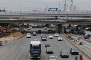 Заканчивается строительство участка Южной рокады на Варшавском шоссе. Фото: архив, «Вечерняя Москва» Заканчивается строительство участка Южной рокады на Варшавском шоссе. Фото: архив, «Вечерняя Москва»