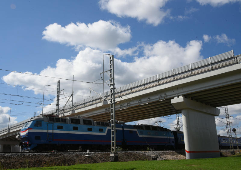 Монтаж основных конструкций эстакады через железнодорожные пути Павелецкого направления завершен
