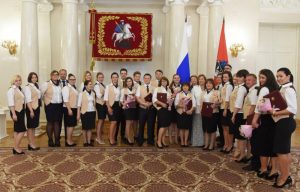 Вручение Благодарственных писем сотрудникам МФЦ «Мои документы». Фото: Владимир Новиков, «Вечерняя Москва» Вручение Благодарственных писем сотрудникам МФЦ «Мои документы». Фото: Владимир Новиков, «Вечерняя Москва»