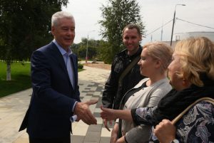 Мэр Москвы Сергей Собянин осмотрел ход работ по благоустройству парка «Сад будущего». Фото: Владимир Новиков, «Вечерняя Москва» Мэр Москвы Сергей Собянин осмотрел ход работ по благоустройству парка «Сад будущего». Фото: Владимир Новиков, «Вечерняя Москва»