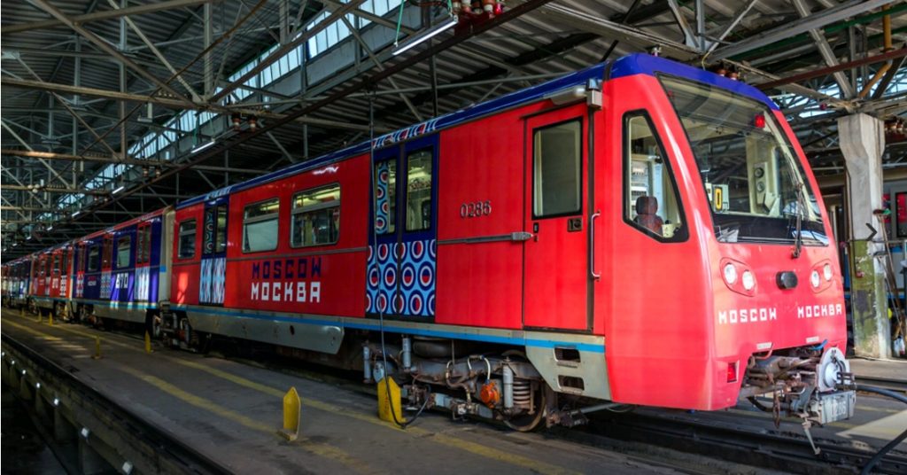 Московское метро запустило тематический поезд ко Дню города