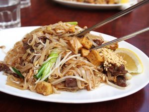 Китайский бизнесмен оплатил пять тысяч тарелок острой лапши в одном из ресторанов города центрального подчинения Чунцин и угостил прохожих. Фото: pixabay.com