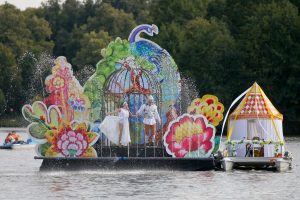 Персонажи пушкинской сказки Руслан и Людмила в исполнении Натальи Кочневой и Олега Симакова во время театрализованного представления «Великие о великом чувстве» в «Царицыне» Фото: Максим Горлов Персонажи пушкинской сказки Руслан и Людмила в исполнении Натальи Кочневой и Олега Симакова во время театрализованного представления «Великие о великом чувстве» в «Царицыне» Фото: Максим Горлов