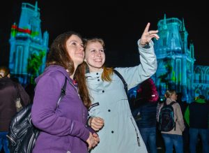 Фестиваль «Круг Света» за пять дней посетили 3,5 миллиона человек. Фото: архив, «Вечерняя Москва» Фестиваль «Круг Света» за пять дней посетили 3,5 миллиона человек. Фото: архив, «Вечерняя Москва»
