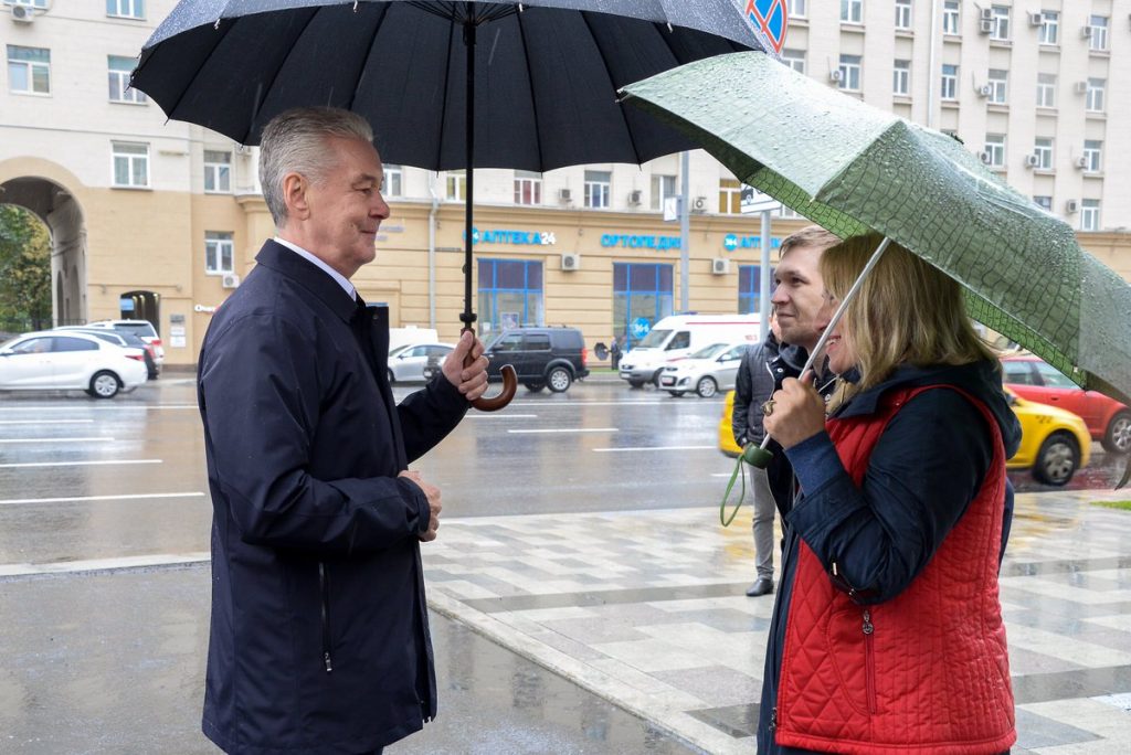 Собянин открыл Валовую улицу и Серпуховскую площадь после благоустройства