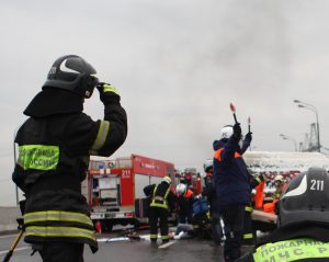 На место прибыли полицейские, спасатели и пожарные. Фото: Павел Волков