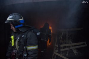 Пожар в 22:44 был потушен. Фото: Артем Житенев Пожар в 22:44 был потушен. Фото: Артем Житенев