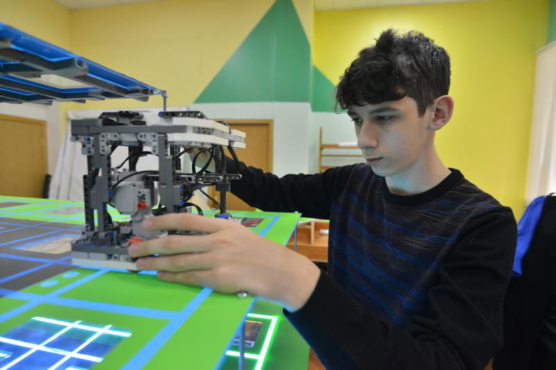 Учеников школы №1770 научат программированию и проектированию космических аппаратов