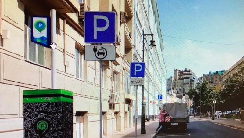 Водителей призвали соблюдать правила парковки во время Московского марафона