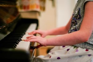 В Детской музыкальной школе №4 научат игре на фортепиано и гуслях. Фото: pixbay
