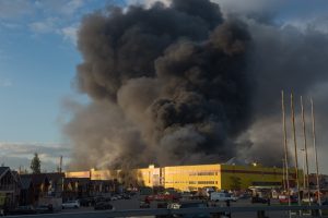Пожар в торговом центре на МКАДе ликвидируют более 90 человек. Фото: архив, "Вечерняя Москва"