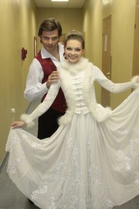 5 декабря 2010 года. Певец Максим Катырев с супругой Юлией Гончаровой на съемках новогодней теле передачи. Фото: Photoxpress 5 декабря 2010 года. Певец Максим Катырев с супругой Юлией Гончаровой на съемках новогодней теле передачи. Фото: Photoxpress