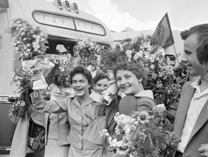 28 июля 1957 года. Гости и участники фестиваля. Фото: Главное Архивное управление города Москвы 28 июля 1957 года. Гости и участники фестиваля. Фото: Главное Архивное управление города Москвы