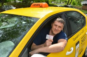 Средний чек на поездку в такси снизился по Москве