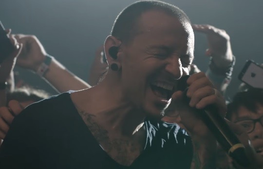 Linkin Park опубликовали последнее караоке-шоу с Честером Беннингтоном