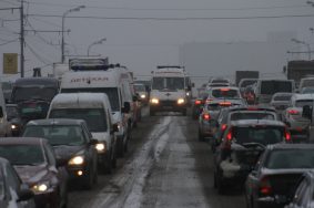 ЦОДД порекомендовал водителям Москвы быть внимательнее на дорогах