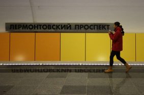 Пассажирам советуют пересесть на бесплатные автобусы. Фото: Антон Гердо Пассажирам советуют пересесть на бесплатные автобусы. Фото: Антон Гердо