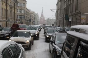 Водителей в Москве предупредили о пробках из-за снега