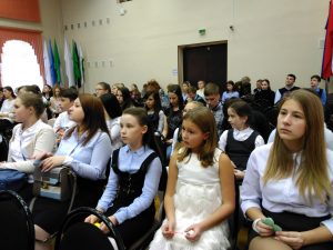 На фестивале собрались юные почитатели творчества Марины Цветаевой. Фото: пресс-служба школы №880