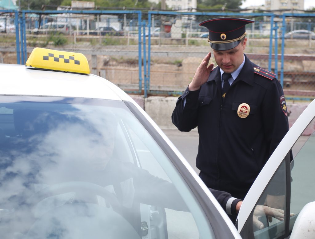 Рейд против нелегальных таксистов «обрушился» на аэропорт «Домодедово»