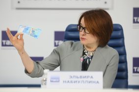 Новые банкноты номиналом в 200 и 2000 рублей представили в Москве