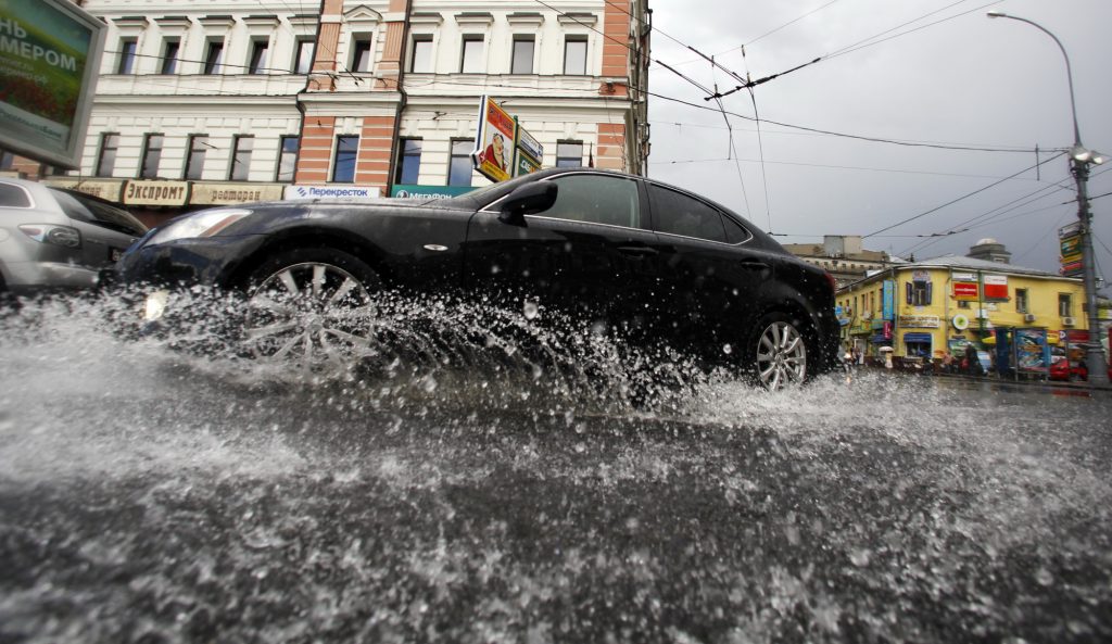 Синоптики: в Москве станет теплее и дождливее