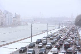 Водителей в Москве призвали пересесть на метро и автобусы