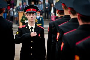 В центрах госуслуг четырех районов Южного округа Москвы появится возможность оформить документы воинского учета. Фото: архив, «Вечерняя Москва»