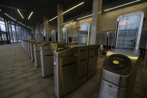 Пять новых турникетов поставили на Каховской линии московского метро. Фото: архив, «Вечерняя Москва» Пять новых турникетов поставили на Каховской линии московского метро. Фото: архив, «Вечерняя Москва»