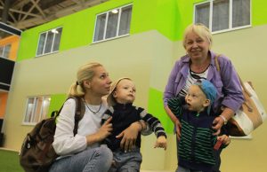 Около 65 тысяч электронных сертификатов получат жители Москвы до конца 2017 года. Фото: Наталия Нечаева, «Вечерняя Москва» Около 65 тысяч электронных сертификатов получат жители Москвы до конца 2017 года. Фото: Наталия Нечаева, «Вечерняя Москва»