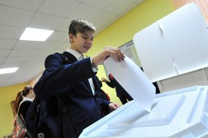 27 октября 2017 года. Учащийся Артур Стрюков на голосовании в школе № 982. Фото Пелагия Замятина 27 октября 2017 года. Учащийся Артур Стрюков на голосовании в школе № 982. Фото Пелагия Замятина