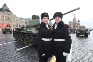 5 ноября 2017 года. Учащиеся кадетского класса школы № 2116 района Зябликово Анастасия Фирстова и Максим Никоноров на репетиции парада. Фото: Антон Гердо 5 ноября 2017 года. Учащиеся кадетского класса школы № 2116 района Зябликово Анастасия Фирстова и Максим Никоноров на репетиции парада. Фото: Антон Гердо