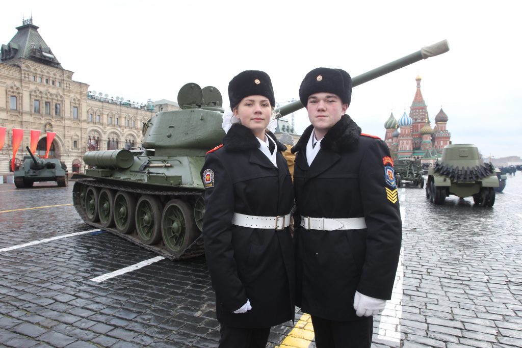 Кадетский марш по главной площади страны