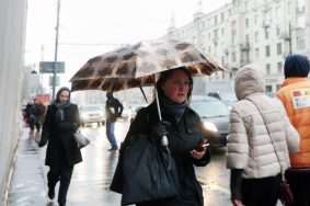 Синоптики пообещали теплые и дождливые выходные в Москве