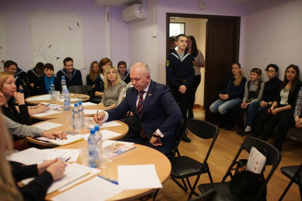 Сотрудники полиции юга Москвы провели круглый стол в Центре социальной помощи семьи и детям «Берегиня»