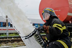 На месте инцидента наблюдается густое задымление. Фото: Максим Аносов На месте инцидента наблюдается густое задымление. Фото: Максим Аносов