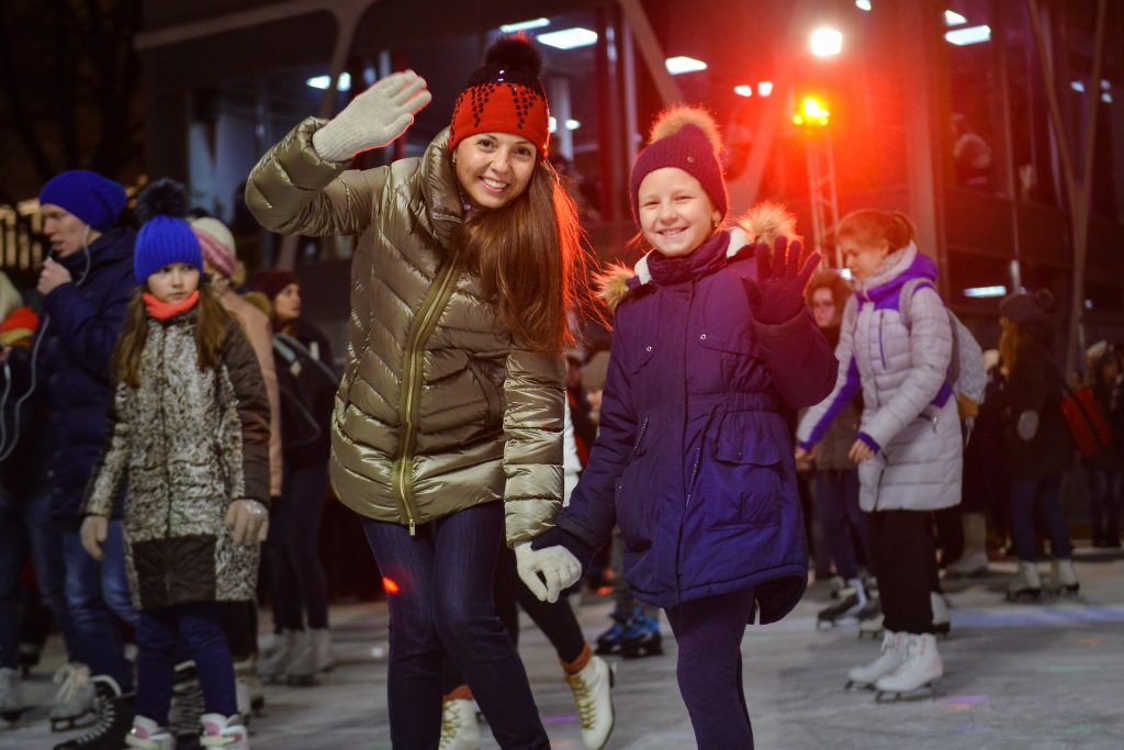 В Москве стартовала заливка катков искусственным льдом