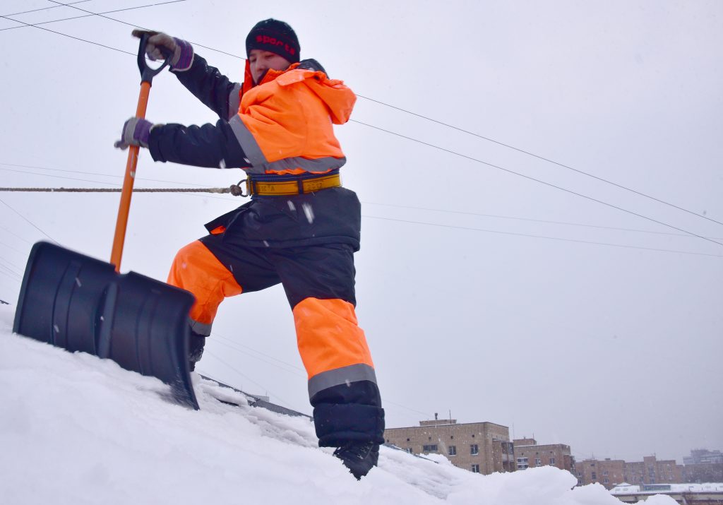 Инспекторы Объединения административно-технических инспекций применят видеокамеры для контроля уборки снега с крыш