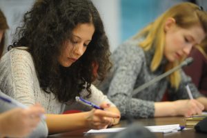 Участникам предложили ответить на 30 вопросов, посвященных культуре и истории народов. Фото: архив, «Вечерняя Москва» Участникам предложили ответить на 30 вопросов, посвященных культуре и истории народов. Фото: архив, «Вечерняя Москва»