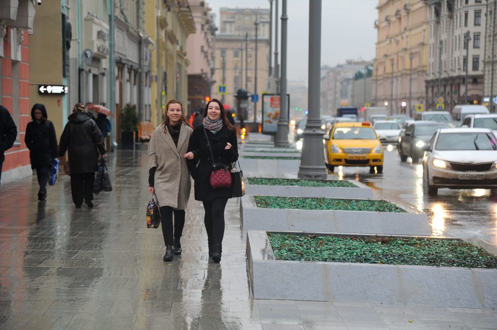 Люди на улице в москве