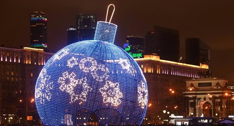 Самый большой елочный шар появится на Поклонной горе в Москве