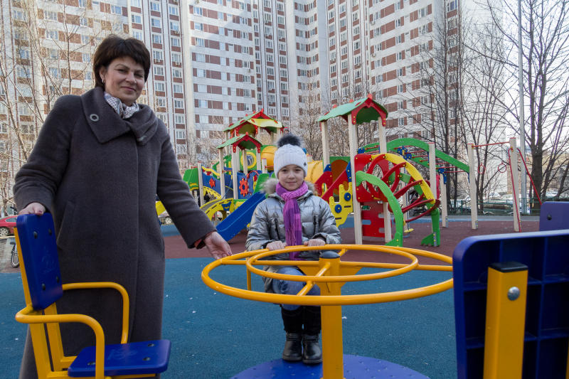 Дворы и улицы благоустроили в Чертанове Центральном на средства от платных парковок