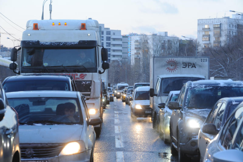 ЦОДД предупредил о гололедице на дорогах Москвы