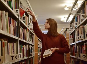 Более 10 700 списанных книг раздадут в библиотеках Южного округа в рамках акции, организованной Департаментом культуры Москвы. Фото: Антон Гердо, «Вечерняя Москва»