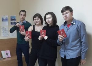 Активисты Молодежной палаты района представляют свои творческие работы. Фото: предоставлено Молодежной палатой Нагорного района Активисты Молодежной палаты района представляют свои творческие работы. Фото: предоставлено Молодежной палатой Нагорного района