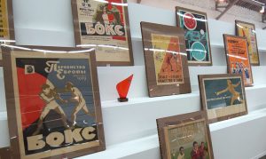 О советском плакате расскажут на бесплатной лекции во взрослой библиотеке Культурного центра «ЗИЛ». Фото: портал мэра и Правительства Москвы О советском плакате расскажут на бесплатной лекции во взрослой библиотеке Культурного центра «ЗИЛ». Фото: портал мэра и Правительства Москвы