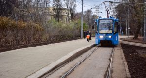 Участок дороги на остановке «Станция метро "Партизанская"» поднялся на 15 сантиметров. Фото: mos.ru