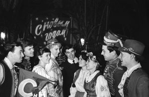 В рамках новогодней выставки будут показаны снимки признанных мастеров отечественной фотожурналистики второй половины ХХ века. Фото: предоставлено пресс-службой Главархива Москвы В рамках новогодней выставки будут показаны снимки признанных мастеров отечественной фотожурналистики второй половины ХХ века. Фото: предоставлено пресс-службой Главархива Москвы
