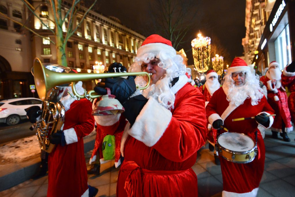 Перед Новым годом на вокзалах Москвы сыграет «Оркестр Деда Мороза»